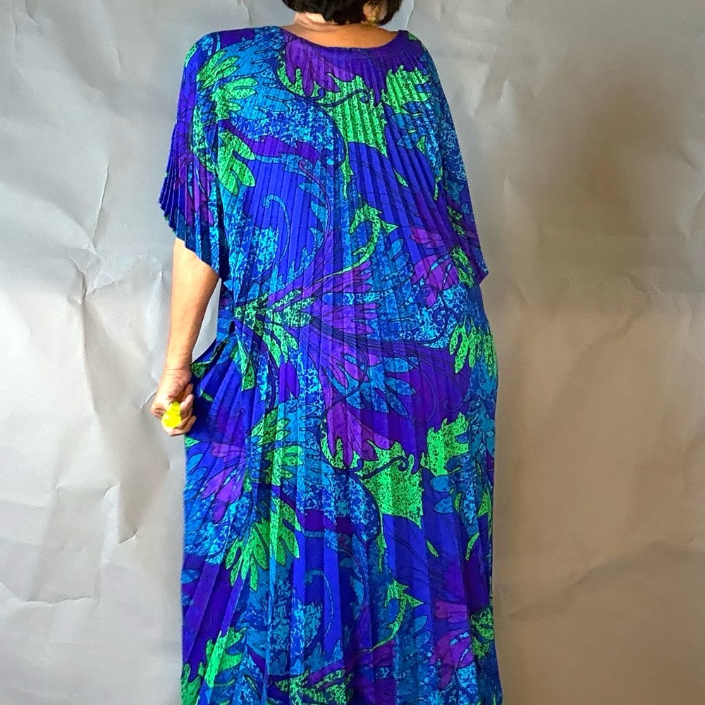 Green castle caftan